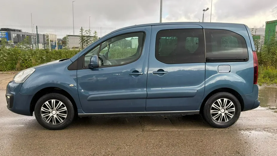 PEUGEOT Partner -