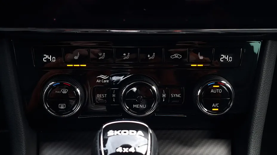 SKODA Superb Superb 2.0 TDI SCR Sportline DSG