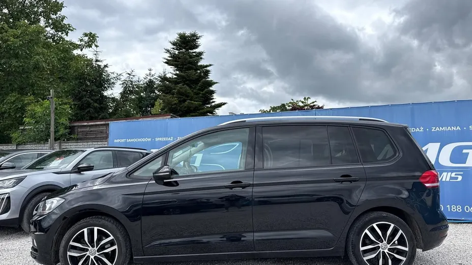 VOLKSWAGEN Touran -
