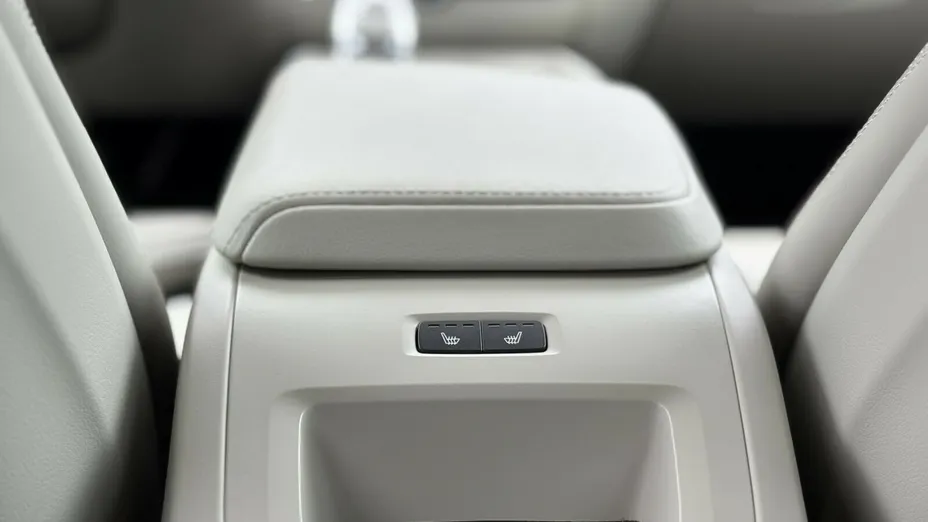 VOLVO XC60 XC60 B4 D Plus Dark aut