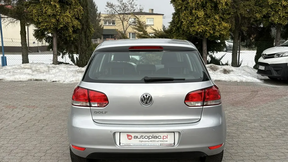 VOLKSWAGEN Golf -