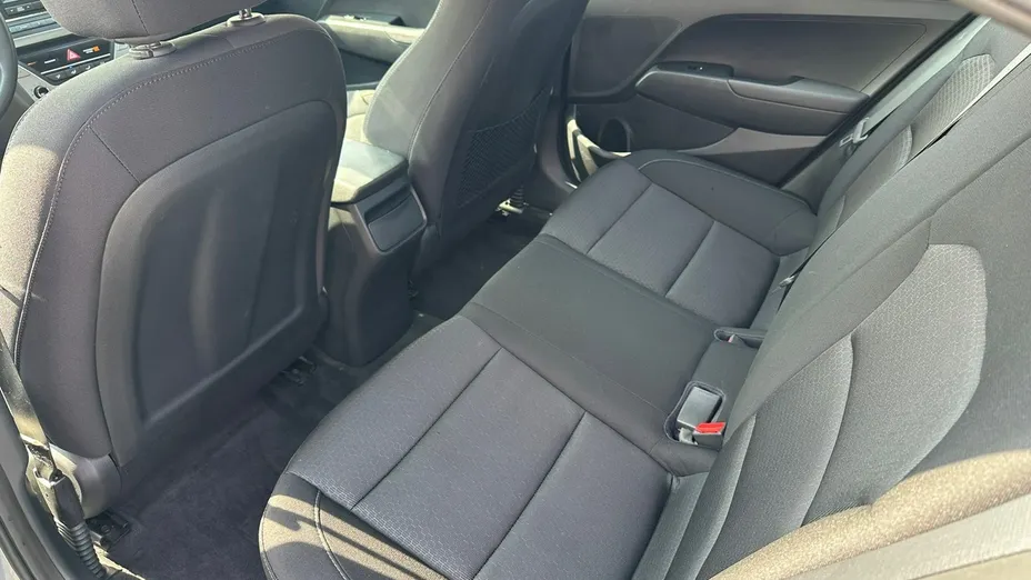 HYUNDAI Elantra -