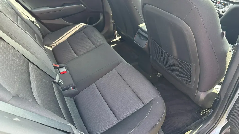 HYUNDAI Elantra -