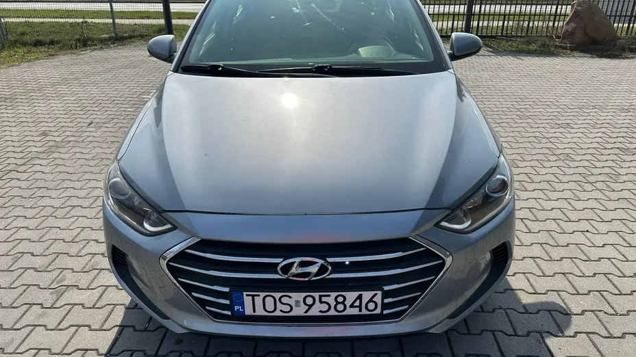 HYUNDAI Elantra -