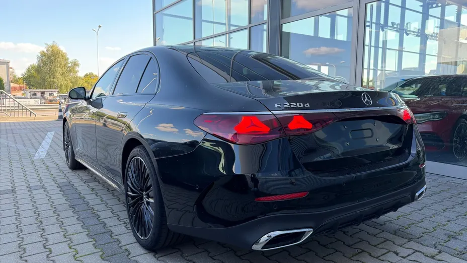 MERCEDES-BENZ E Klasa E 220 d mHEV 4-Matic AMG 9G-Tronic