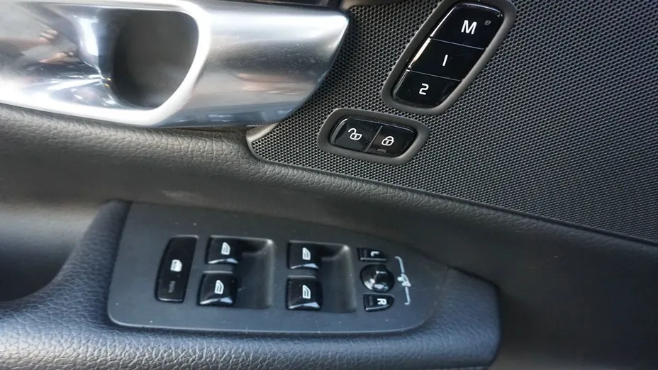 VOLVO V90 V90 D4 Momentum aut