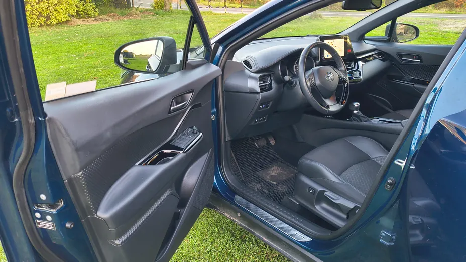 TOYOTA C-HR -