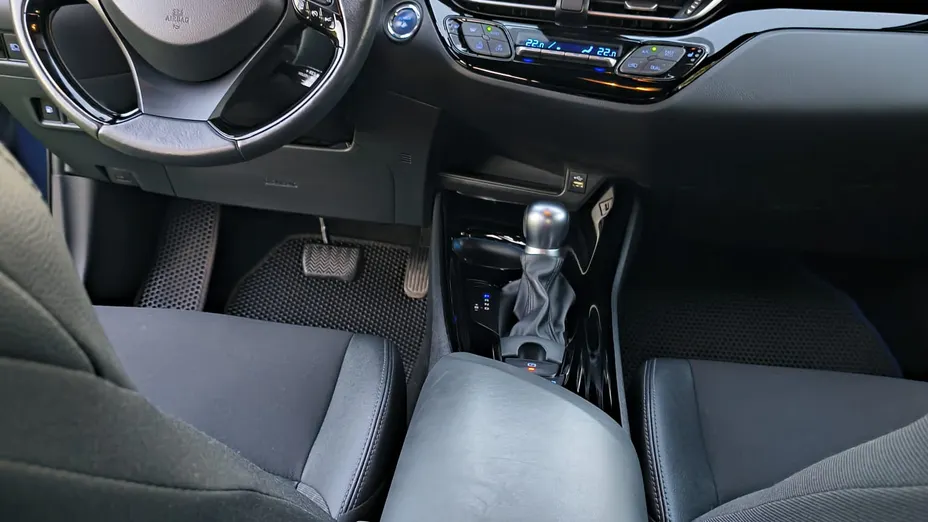 TOYOTA C-HR -