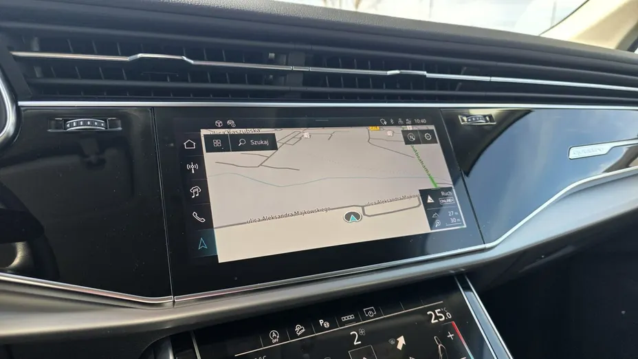 AUDI Q7 -