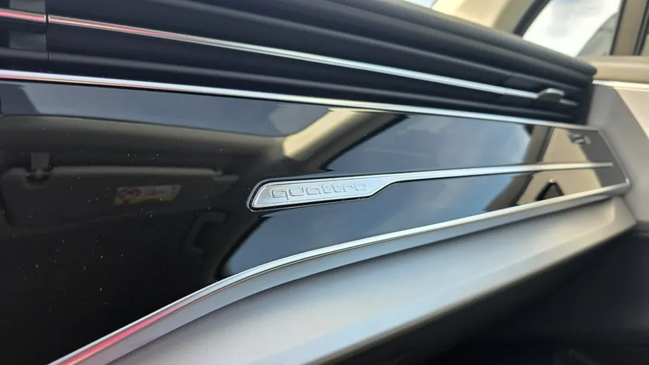 AUDI Q7 -