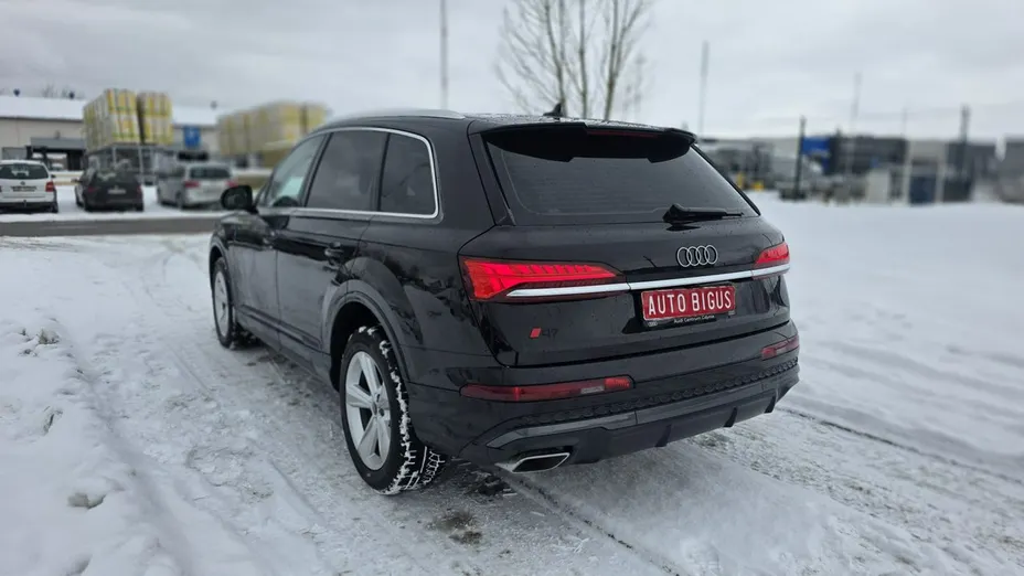 AUDI Q7 -