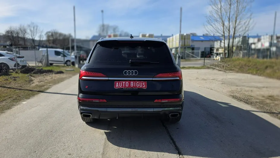 AUDI Q7 -