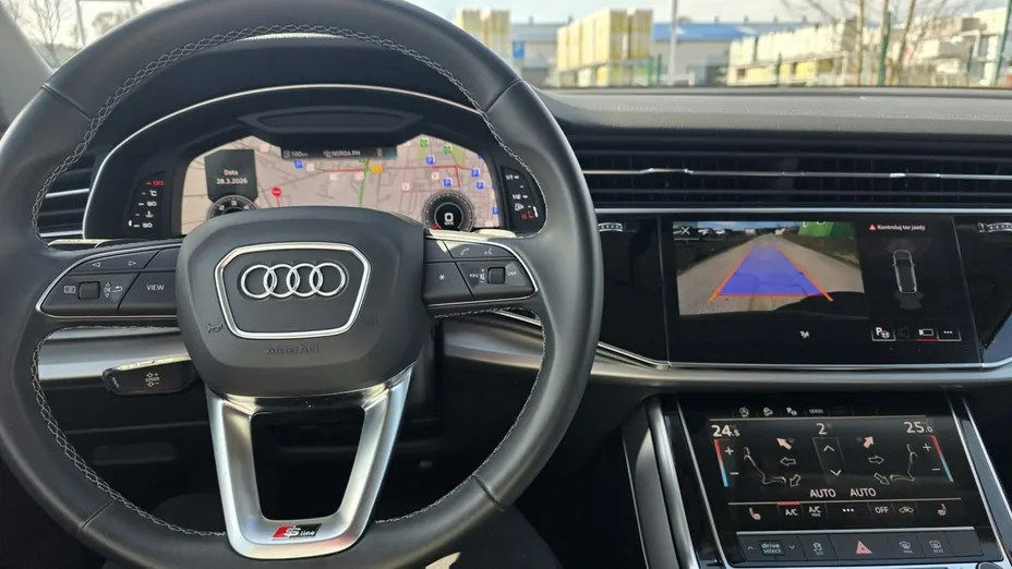 AUDI Q7 -