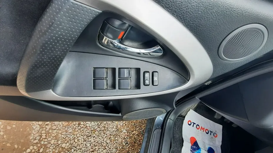 TOYOTA RAV4 -