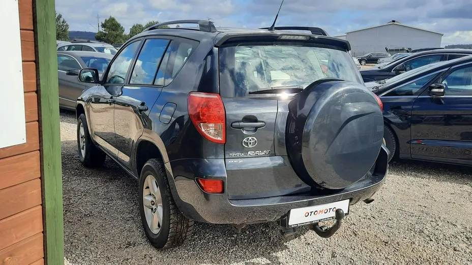 TOYOTA RAV4 -