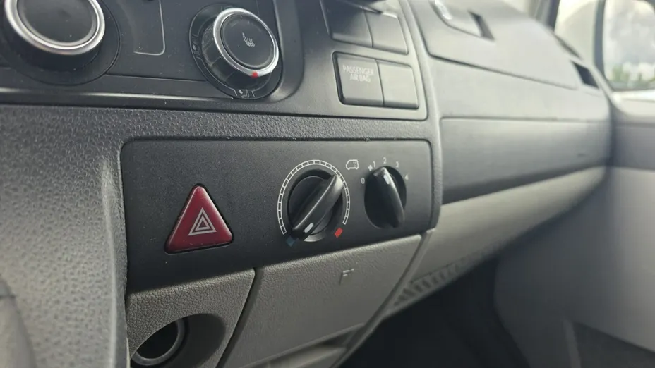 VOLKSWAGEN Transporter -