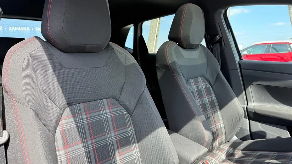 VOLKSWAGEN Polo -