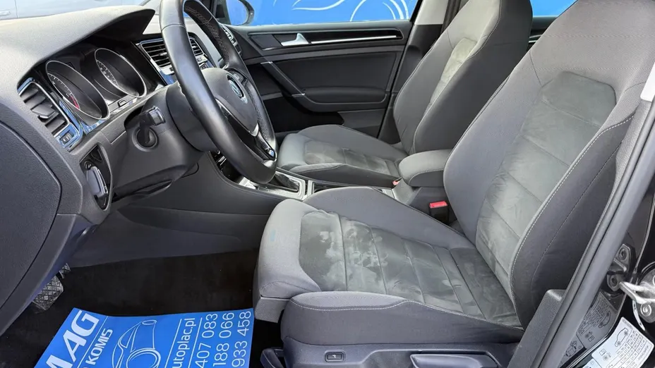 VOLKSWAGEN Golf -