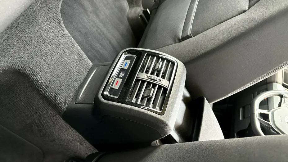 VOLKSWAGEN Passat -