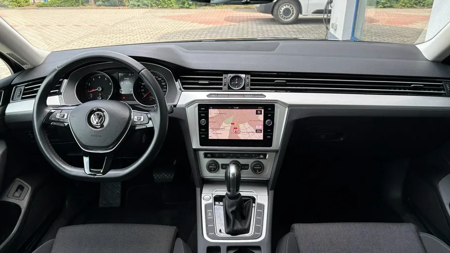 VOLKSWAGEN Passat -