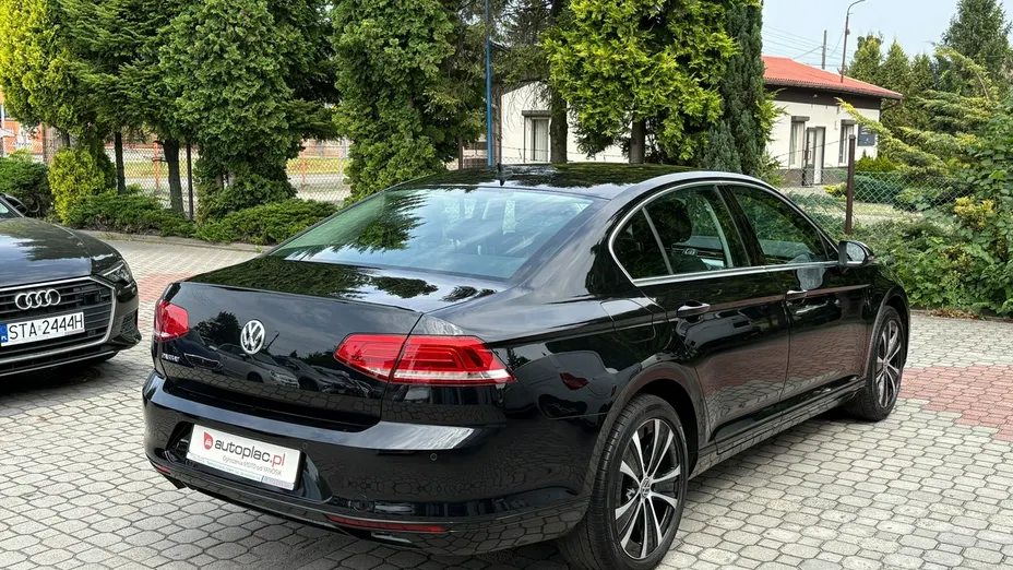 VOLKSWAGEN Passat -