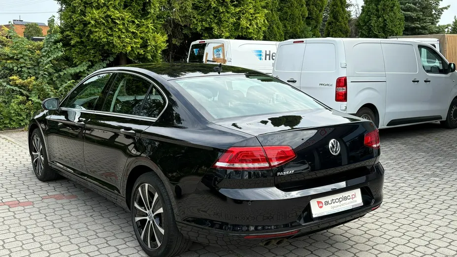 VOLKSWAGEN Passat -