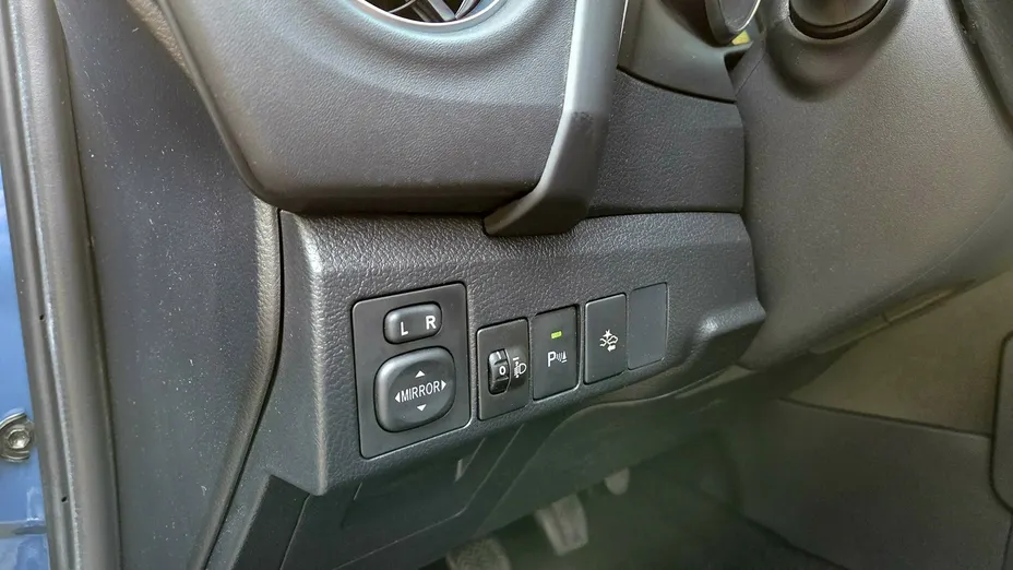 TOYOTA Auris -
