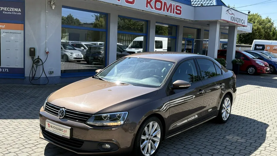 VOLKSWAGEN Jetta -