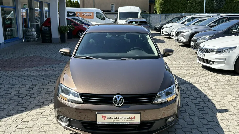 VOLKSWAGEN Jetta -