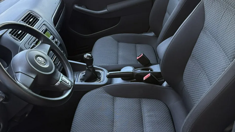 VOLKSWAGEN Jetta -