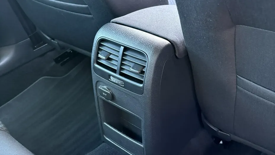 VOLKSWAGEN Jetta -
