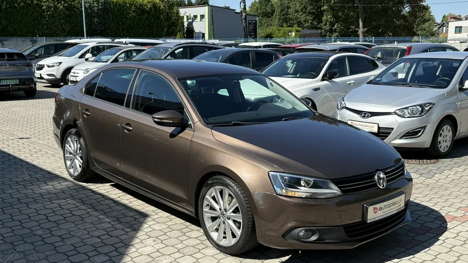 VOLKSWAGEN Jetta -