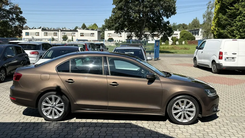 VOLKSWAGEN Jetta -
