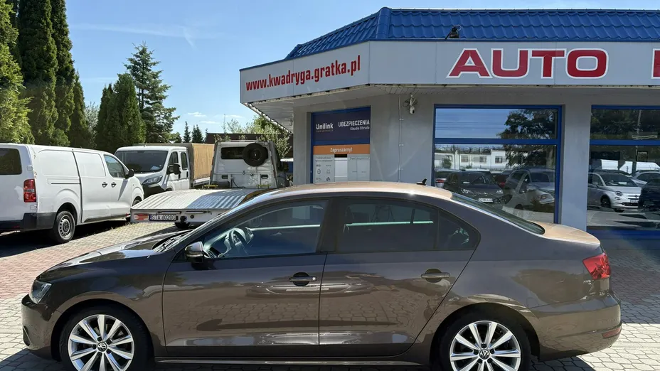 VOLKSWAGEN Jetta -