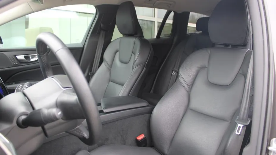 VOLVO V60 V60 B4 D Plus Dark aut