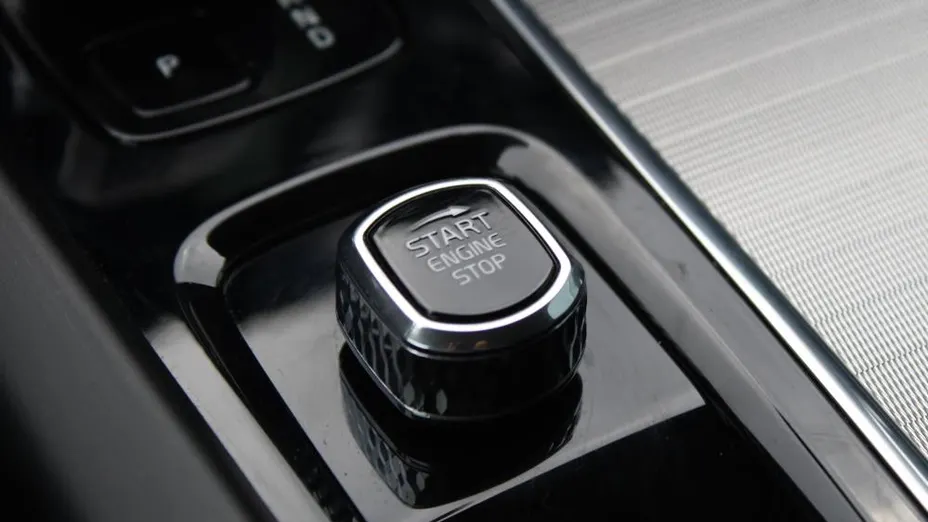VOLVO V60 V60 B4 D Plus Dark aut