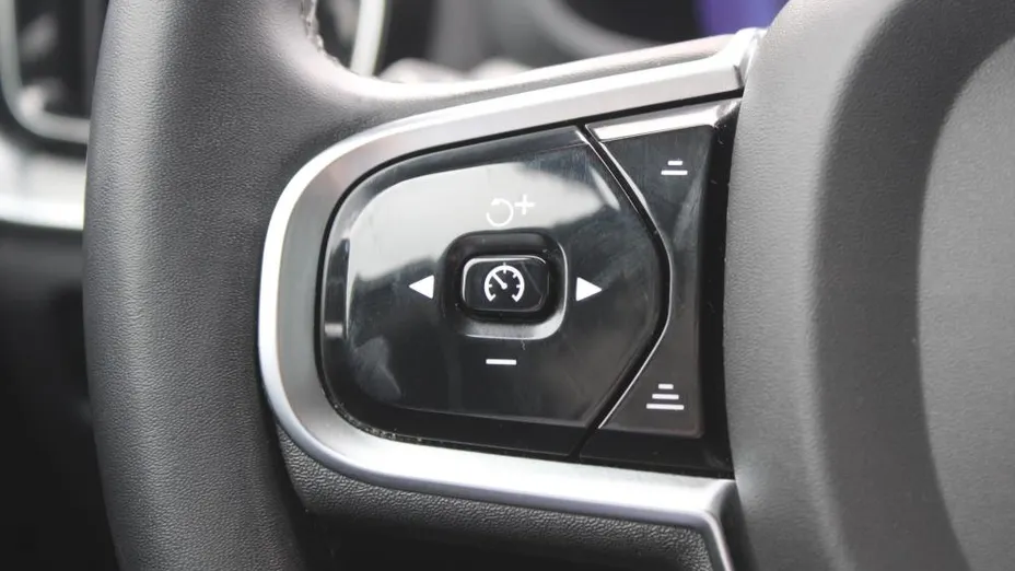 VOLVO V60 V60 B4 D Plus Dark aut