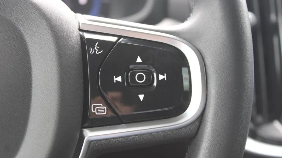 VOLVO V60 V60 B4 D Plus Dark aut