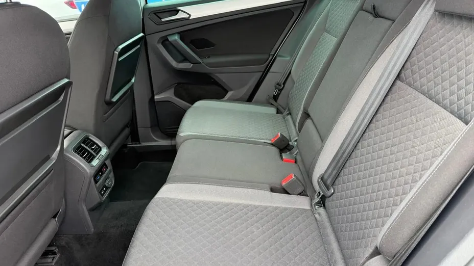 VOLKSWAGEN Tiguan -