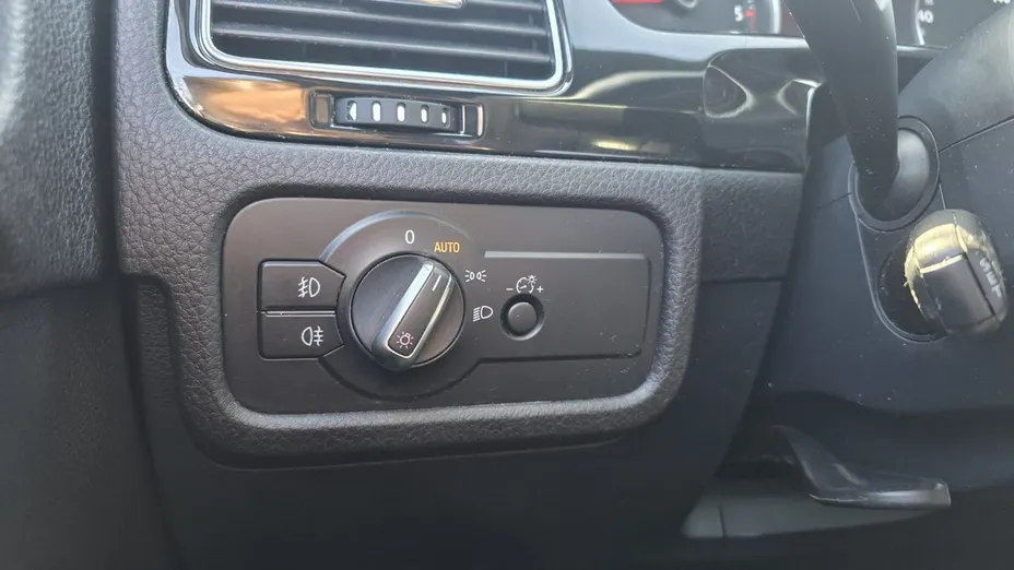 VOLKSWAGEN Touareg -