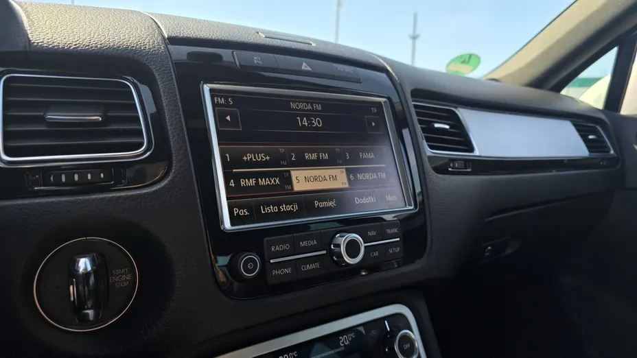 VOLKSWAGEN Touareg -