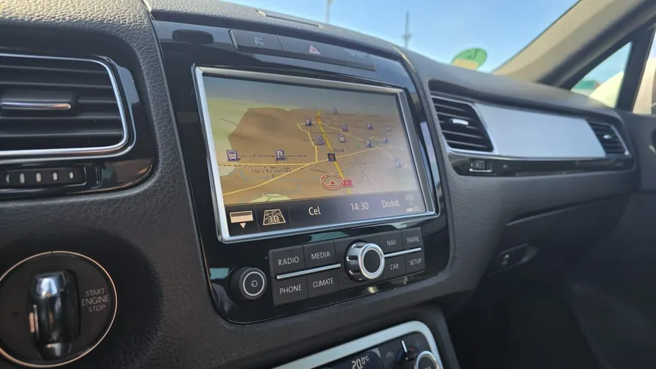 VOLKSWAGEN Touareg -
