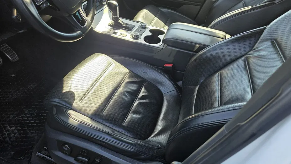 VOLKSWAGEN Touareg -