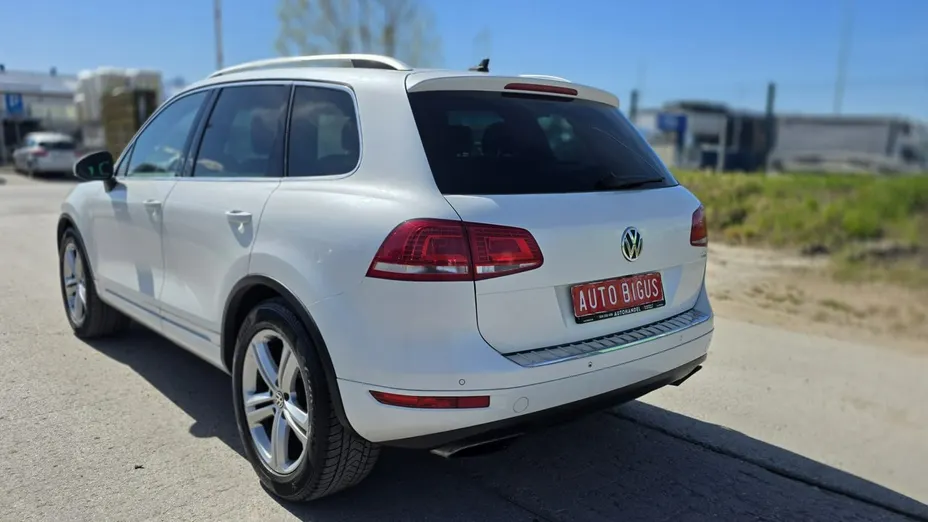 VOLKSWAGEN Touareg -