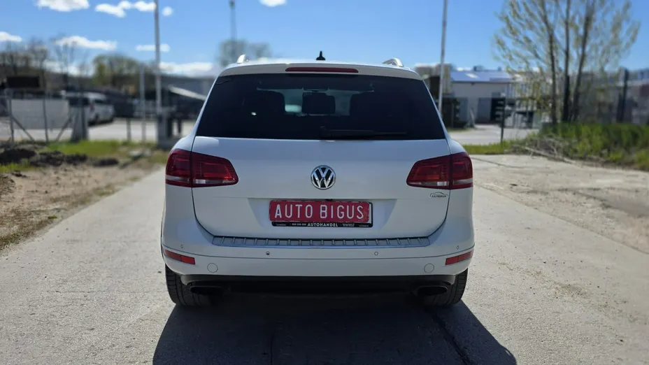 VOLKSWAGEN Touareg -
