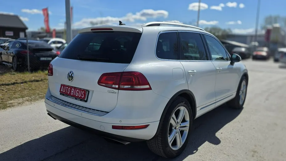 VOLKSWAGEN Touareg -