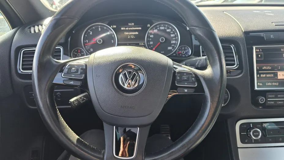 VOLKSWAGEN Touareg -