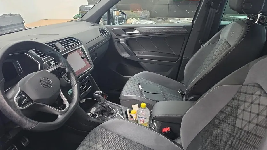 VOLKSWAGEN Tiguan -