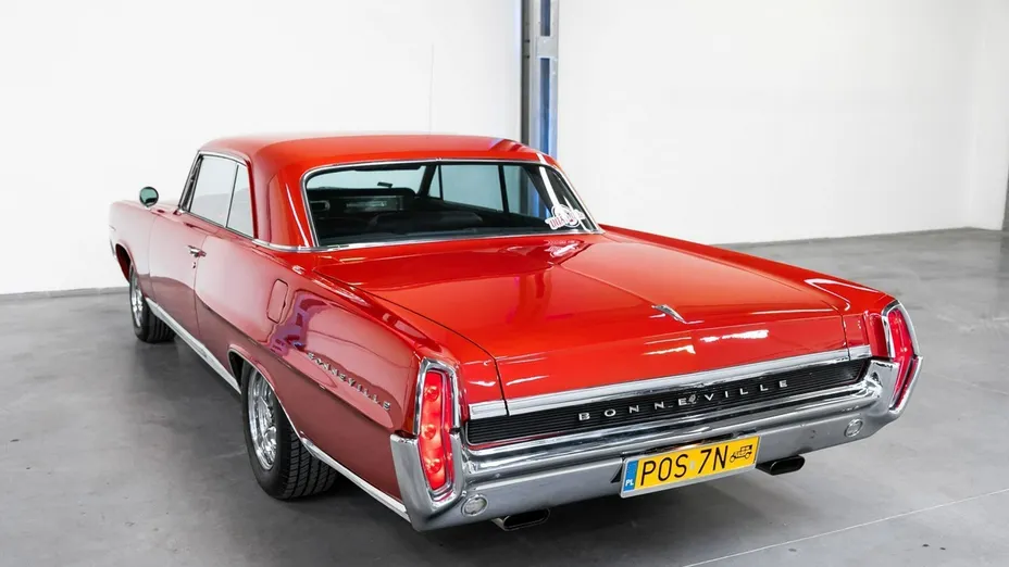 PONTIAC Bonneville -