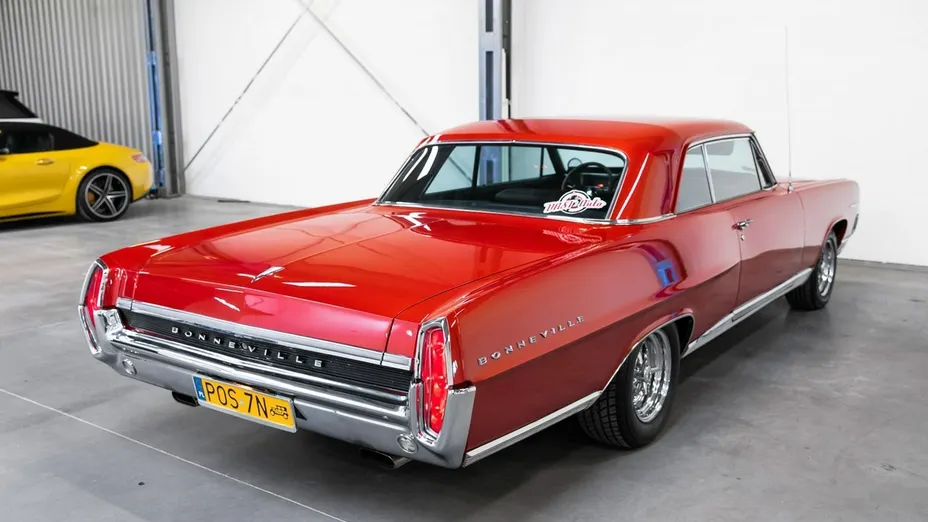 PONTIAC Bonneville -